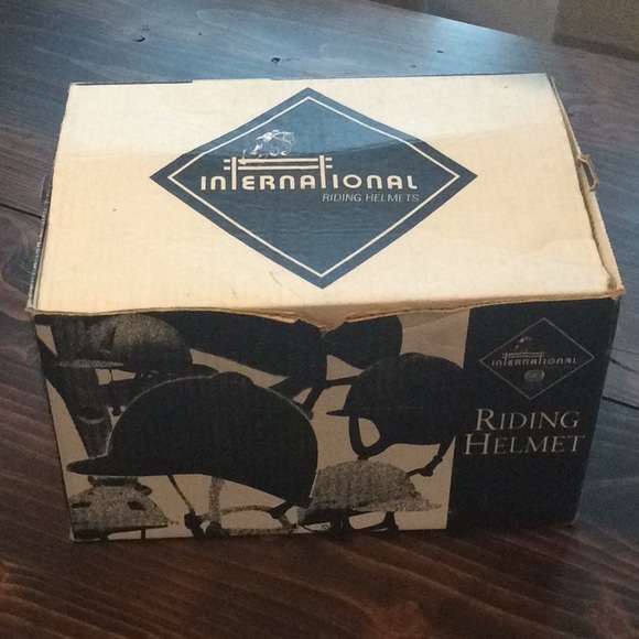 1990’s SEI Velvet Equestrian Helmet - Picture 6 of 7